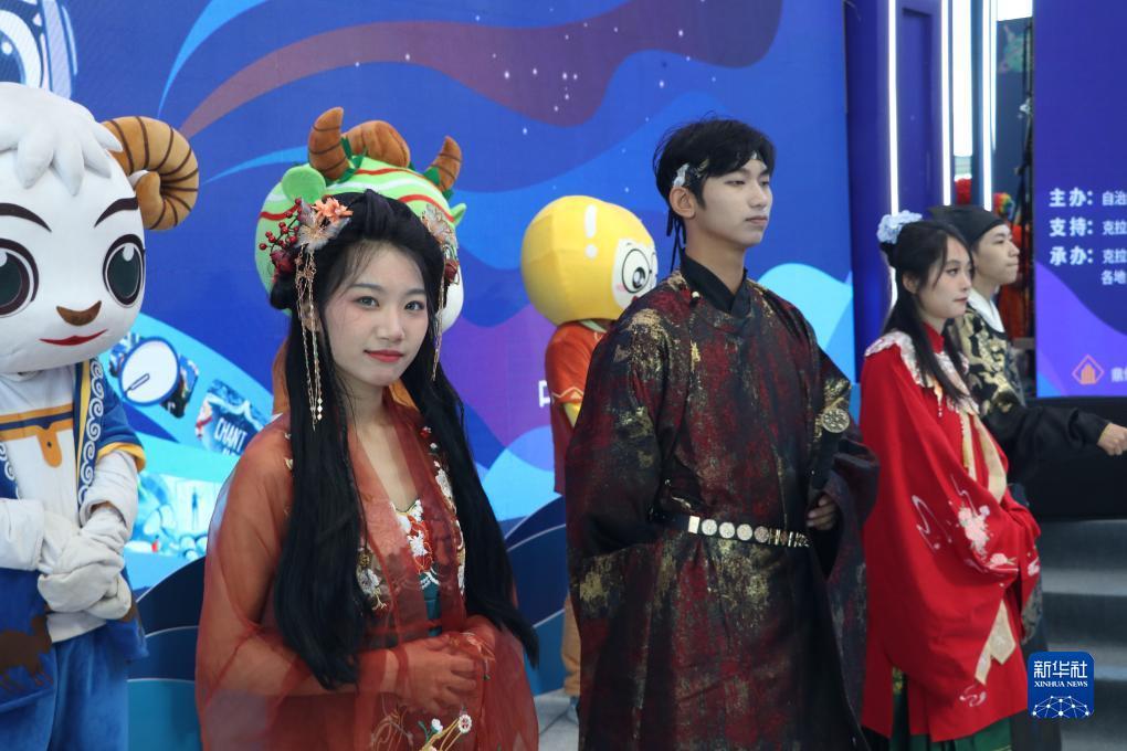 吉祥虎彩金白菜